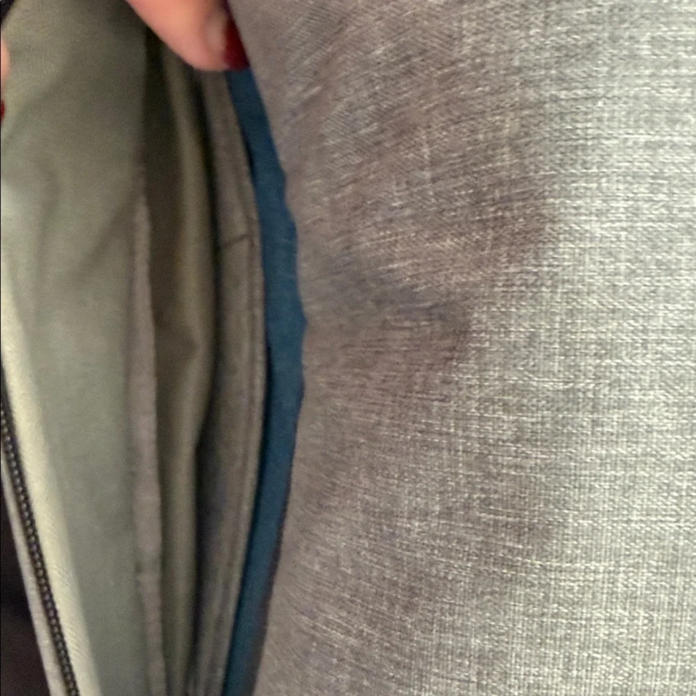 Sleek Gray Men's Messenger Bag - Picture 7 of 7